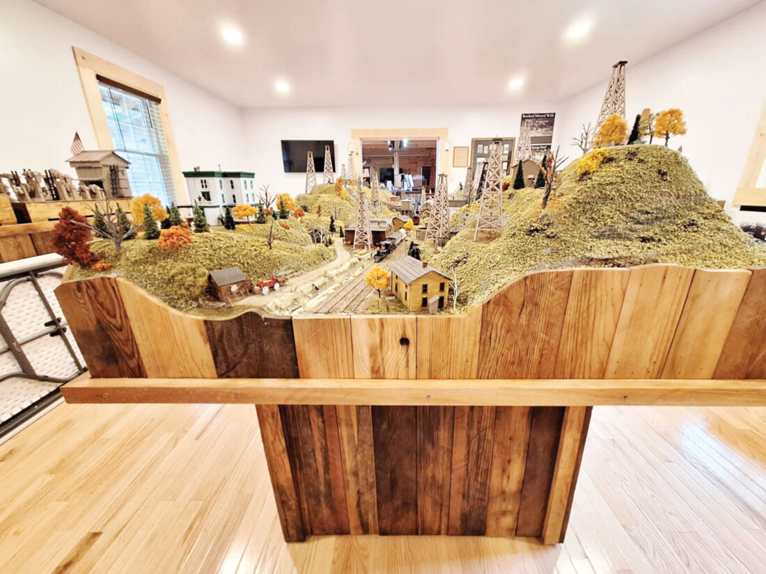 置物 out of museum Alive in model form: Historic Boomtown replica installed at